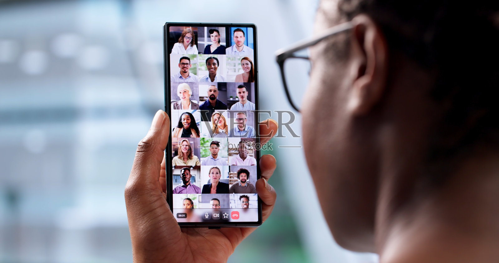 女性领导力线上视频会议照片摄影图片