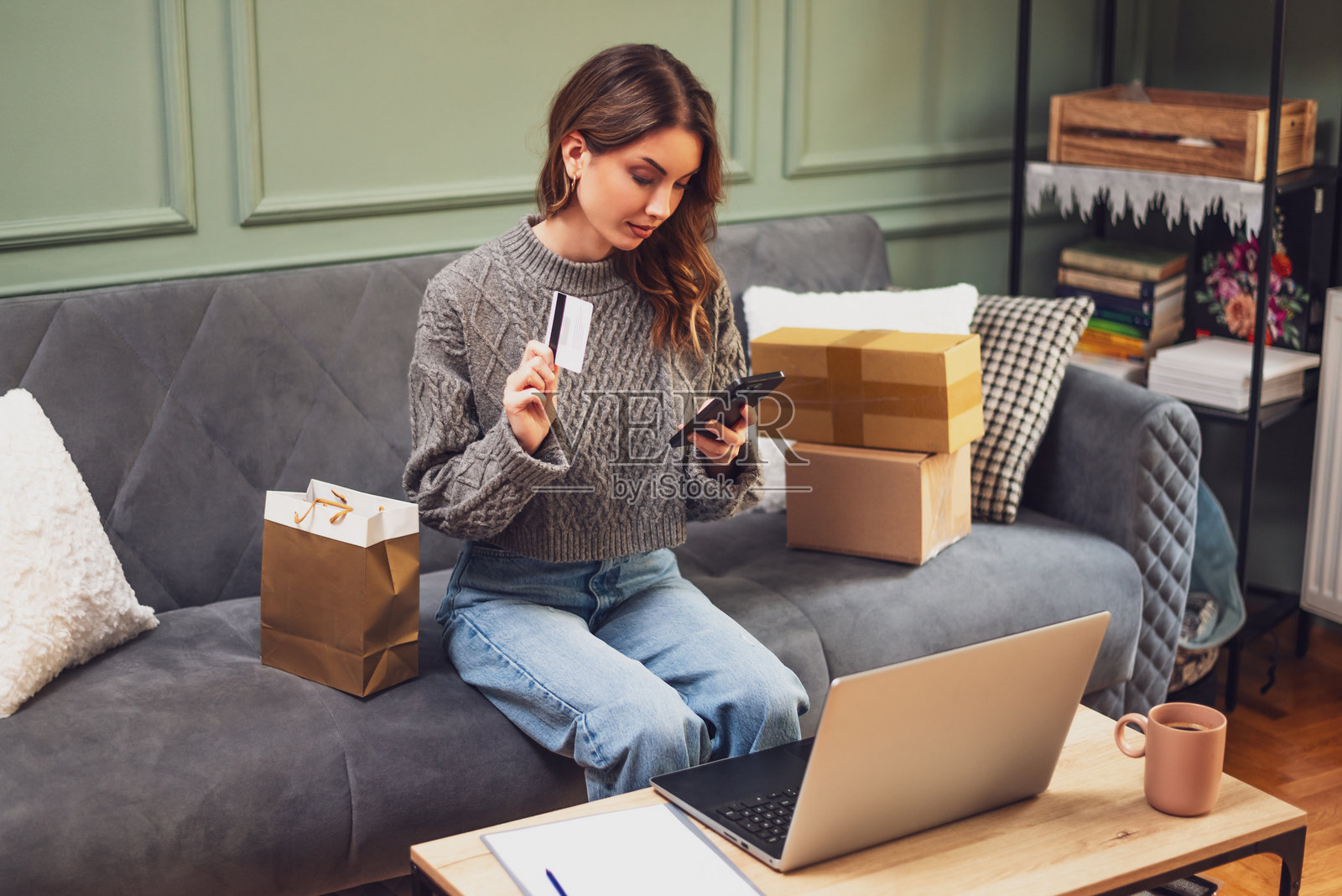 在家网购照片摄影图片