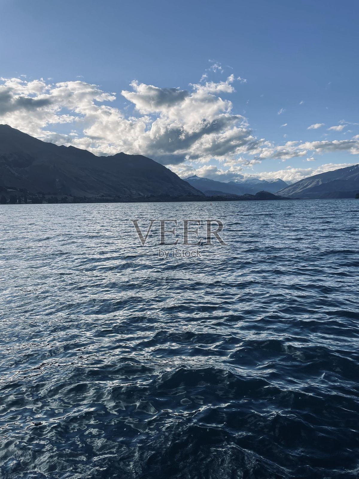 平静的湖水照片摄影图片