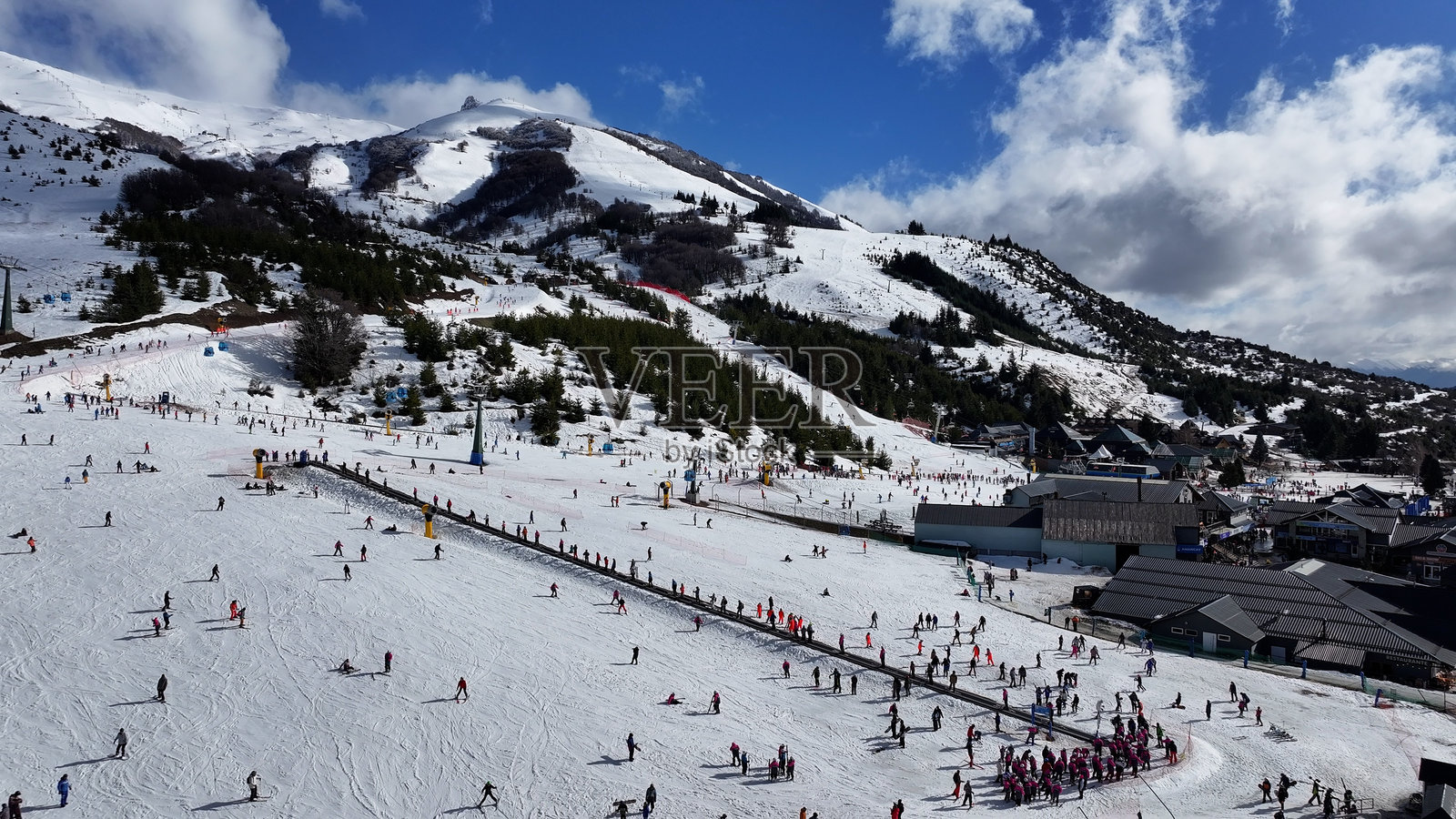 阿根廷内格罗河省巴里洛切的卡特德拉尔山,巴塔哥尼亚滑雪站照片摄影图片