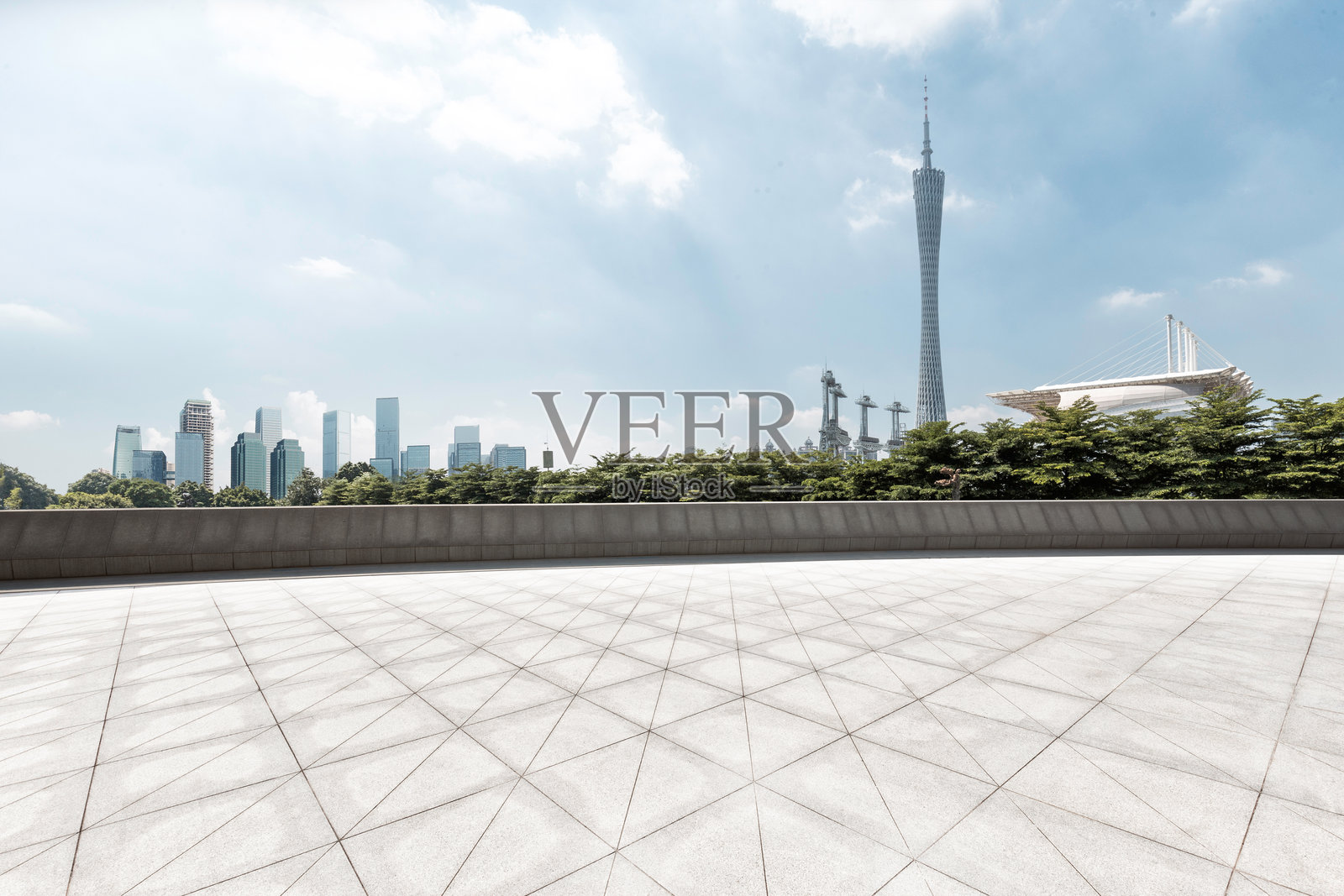 广州城市天际线与珠江新城现代建筑群远景照片摄影图片