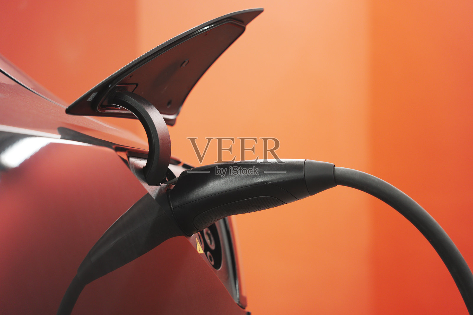 红色电动汽车充电接口特写镜头照片摄影图片