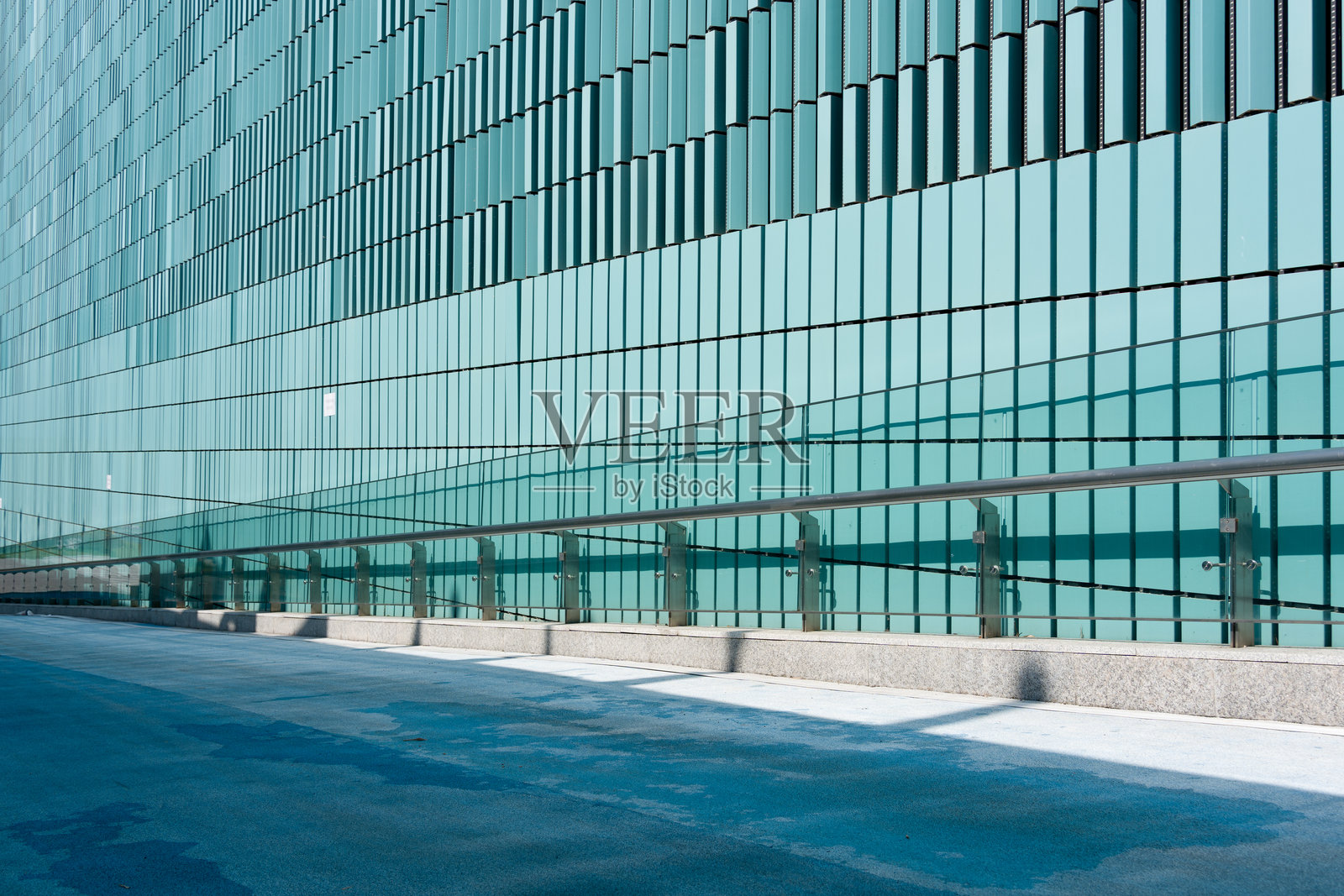 现代玻璃幕墙建筑外立面街景照片摄影图片