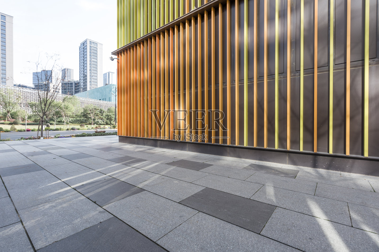 现代建筑金属竖条外墙城市广场照片摄影图片