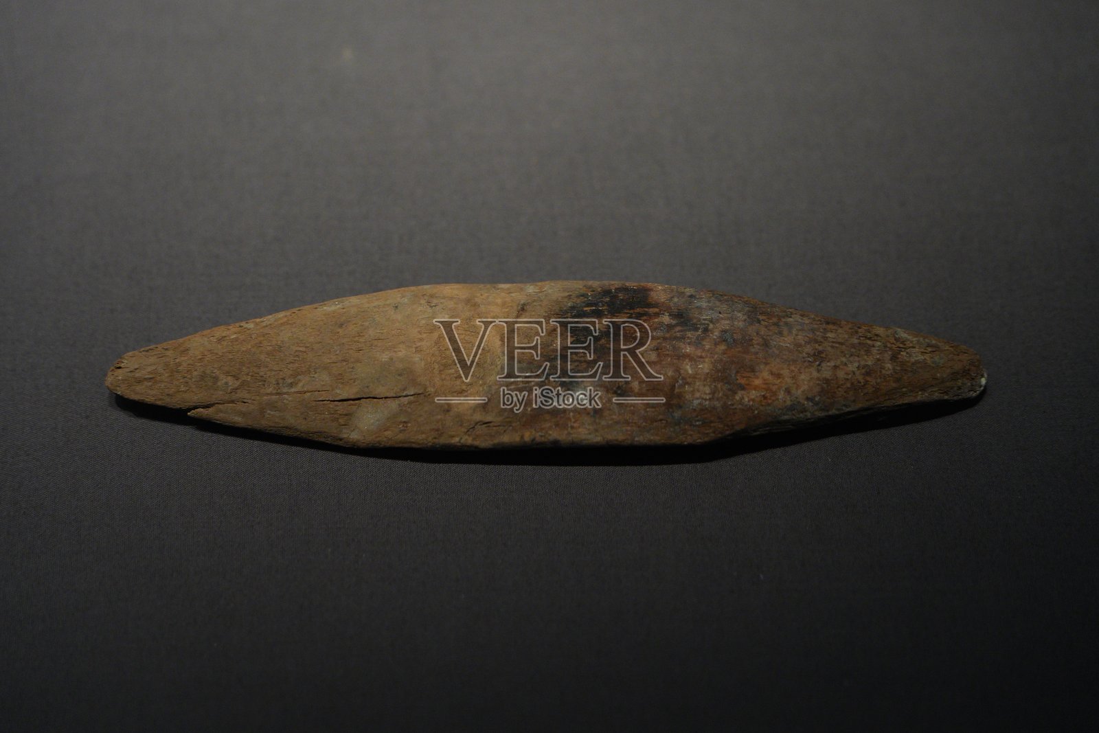 古旧木质梭形器物特写静物照片摄影图片