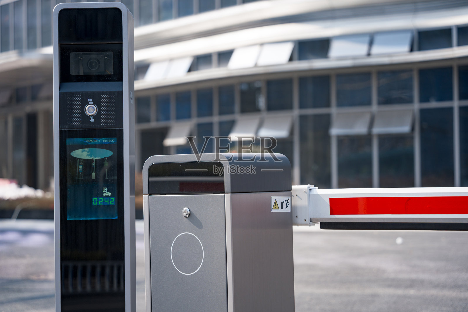 大华智能道闸系统户外停车场入口照片摄影图片