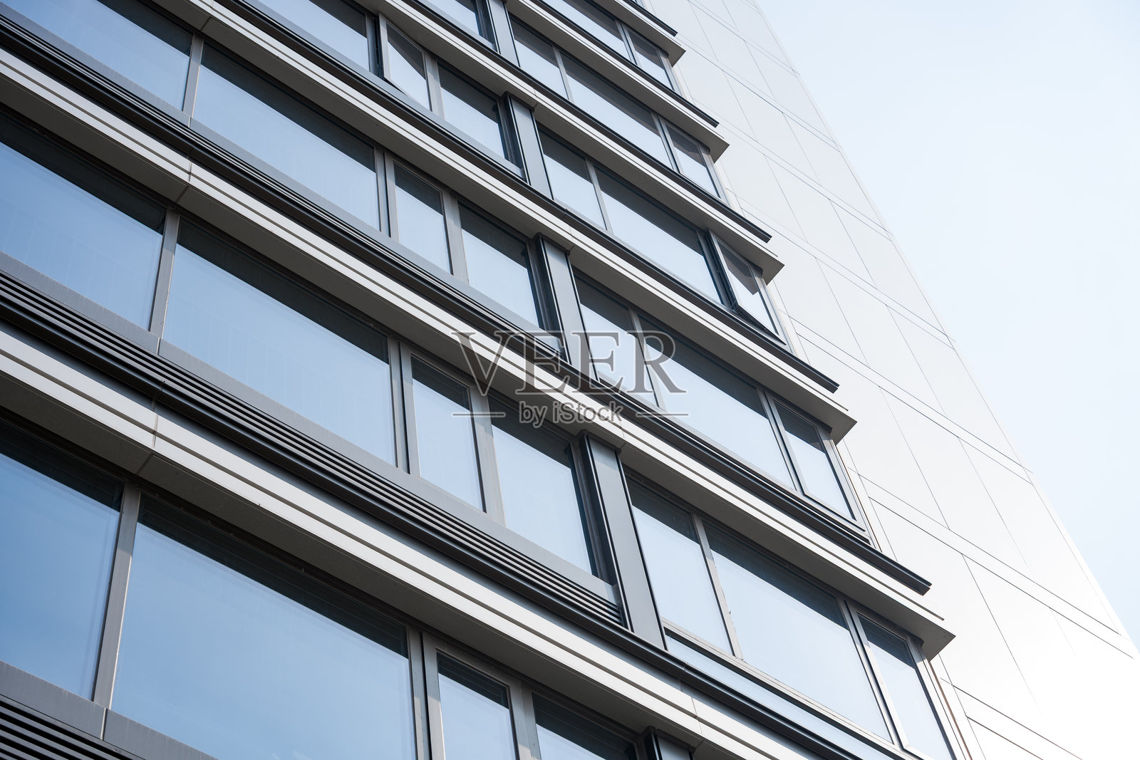 现代高层建筑玻璃幕墙仰拍视角照片摄影图片