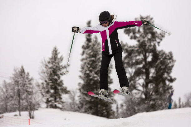 女孩滑雪图片 女孩滑雪图片下载