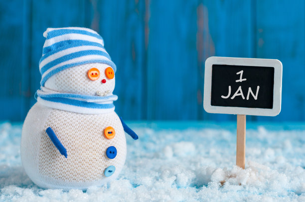 1月1日的路标和两个红色的雪人图片 1月1日的路标和两个红色的雪人图片下载