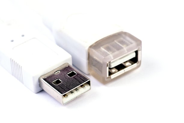 特写USB插头和母USB端口图片 特写USB插头和母USB端口图片下载