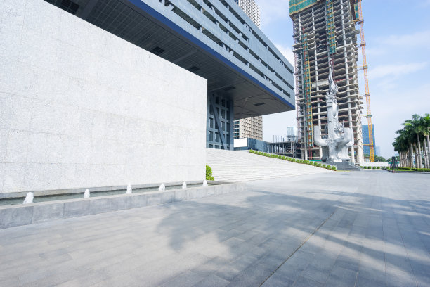 现代建筑前空荡荡的地板图片 现代建筑前空荡荡的地板图片下载