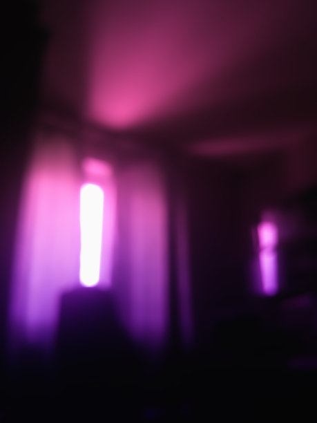 垂直的粉红色光线窗散景背景图片 垂直的粉红色光线窗散景背景图片下载