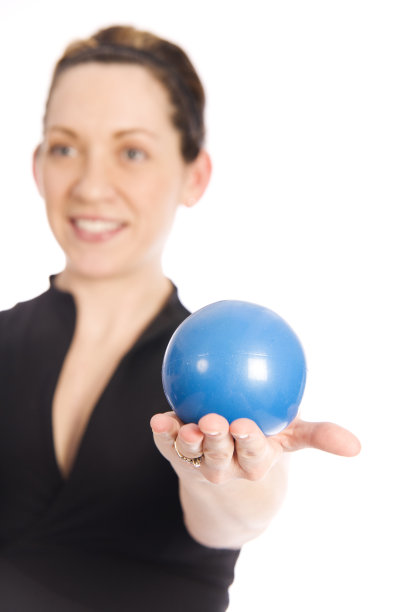 拿着球图片 拿着球图片下载