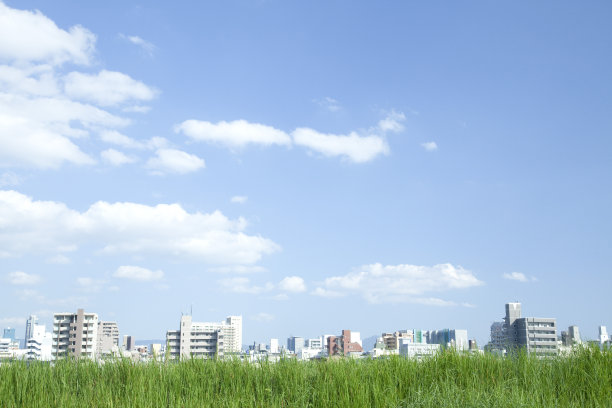 草原和城市图片 草原和城市图片下载