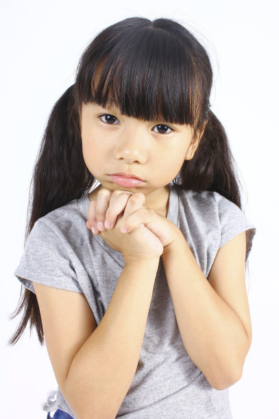 悲伤的小女孩图片 悲伤的小女孩图片下载