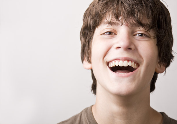 笑的男孩图片 笑的男孩图片下载