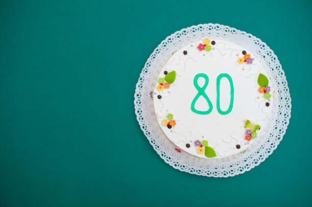 庆祝80年-直接上面的蛋糕图片 庆祝80年-直接上面的蛋糕图片下载