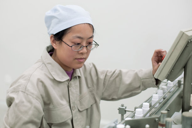 制药工厂工人图片 制药工厂工人图片下载