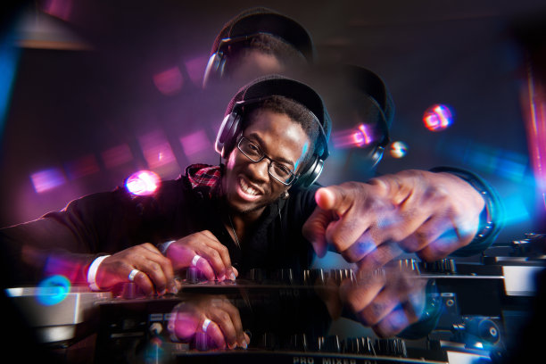 晚会主持人图片 晚会主持人图片下载