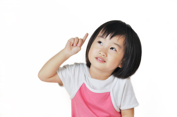 亚洲小女孩指着她上面的东西图片 亚洲小女孩指着她上面的东西图片下载