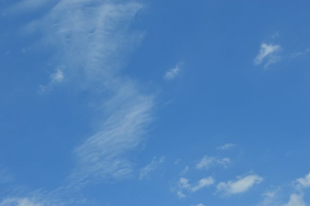 蓝色的天空图片 蓝色的天空图片下载