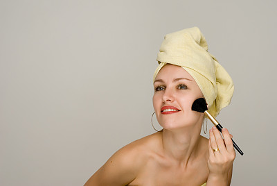 美丽的年轻女子图片 美丽的年轻女子图片下载