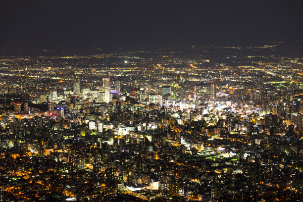 札幌市的夜景从莫伊瓦山观测点。图片 札幌市的夜景从莫伊瓦山观测点。图片下载