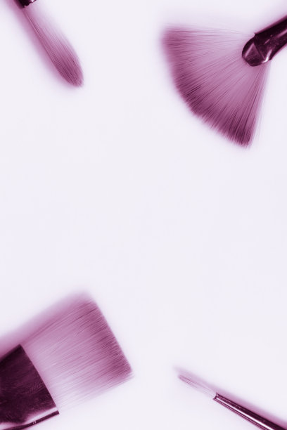 油画概念笔刷顶视图的黑白背景与紫罗兰红色滤镜和模糊的效果图片 油画概念笔刷顶视图的黑白背景与紫罗兰红色滤镜和模糊的效果图片下载