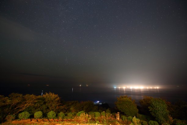 夜之海,渔船之光图片 夜之海,渔船之光图片下载