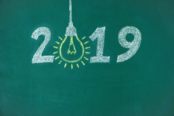 在黑板上用灯泡写2019新年作文图片 在黑板上用灯泡写2019新年作文图片下载