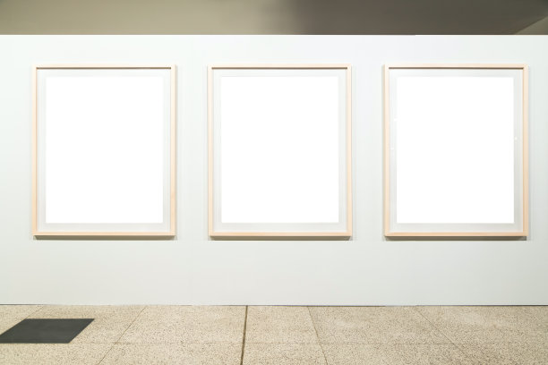 空白空白的金色框架上的白色背景。画廊,博物馆展览白色剪辑路径图片 空白空白的金色框架上的白色背景。画廊,博物馆展览白色剪辑路径图片下载
