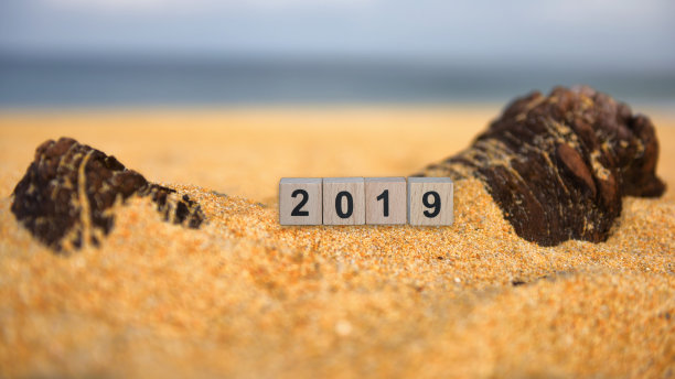 2019号热带海滩上的立方体图片 2019号热带海滩上的立方体图片下载