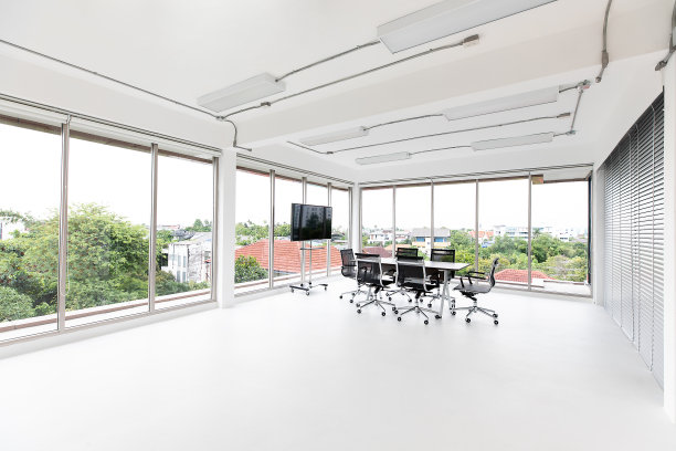 明亮的现代会议室。图片 明亮的现代会议室。图片下载