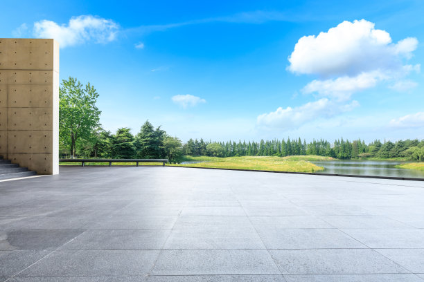 空旷的广场地板和城市公园的绿色森林图片 空旷的广场地板和城市公园的绿色森林图片下载