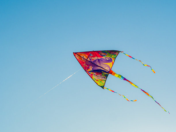 七彩Cite Flying In The Wind蓝天放风筝。图片 七彩Cite Flying In The Wind蓝天放风筝。图片下载