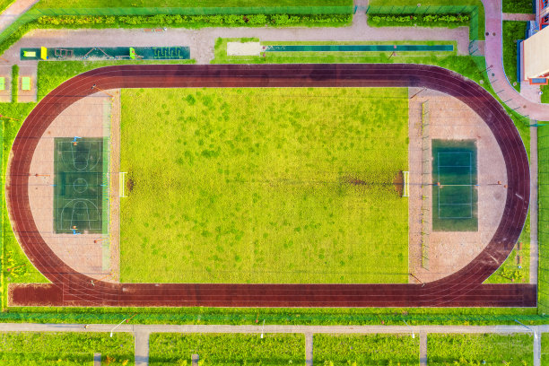 带跑道的小型体育场鸟瞰图图片 带跑道的小型体育场鸟瞰图图片下载