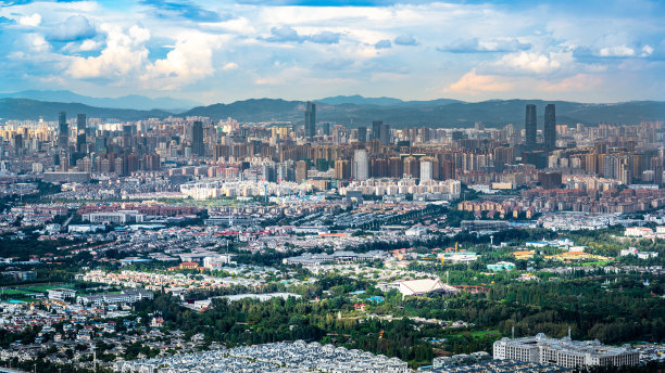 昆明城市天际线全景与建筑的市中心地区在中国云南图片 昆明城市天际线全景与建筑的市中心地区在中国云南图片下载