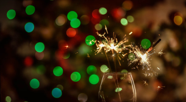 燃烧的烟花庆祝卡片图片 燃烧的烟花庆祝卡片图片下载