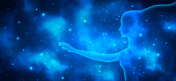 女性透明的轮廓与伸出的手在蓝色闪烁的星空的背景图片 女性透明的轮廓与伸出的手在蓝色闪烁的星空的背景图片下载