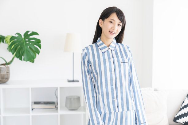 穿着睡衣的亚洲女人图片 穿着睡衣的亚洲女人图片下载