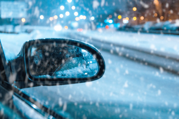 城市大道上的暴风雪图片 城市大道上的暴风雪图片下载