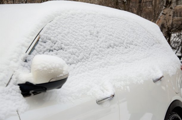 汽车被雪覆盖着图片 汽车被雪覆盖着图片下载