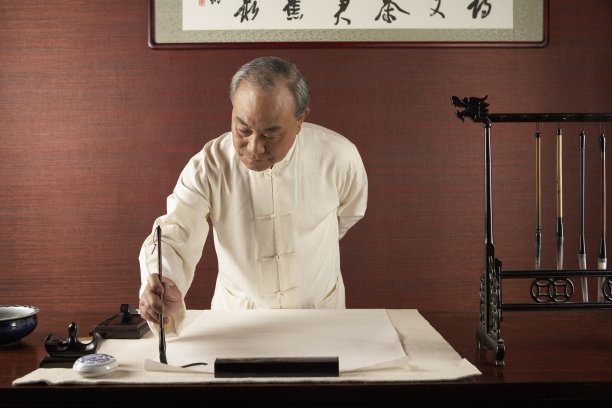 老人写毛笔字图片 老人写毛笔字图片下载