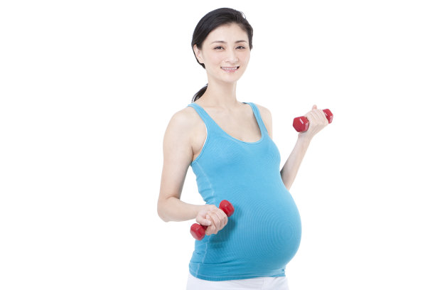 孕妇拿哑铃锻炼图片 孕妇拿哑铃锻炼图片下载