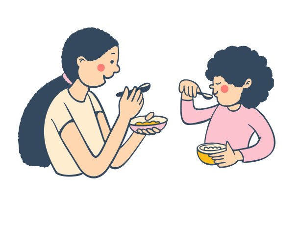 妈妈和小女儿正在吃饭。图片 妈妈和小女儿正在吃饭。图片下载