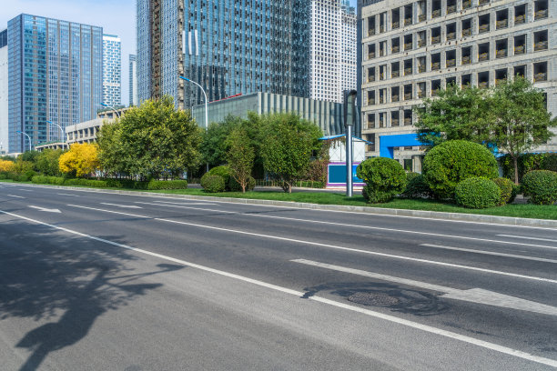 空荡的城市道路和现代化的城市建筑图片 空荡的城市道路和现代化的城市建筑图片下载