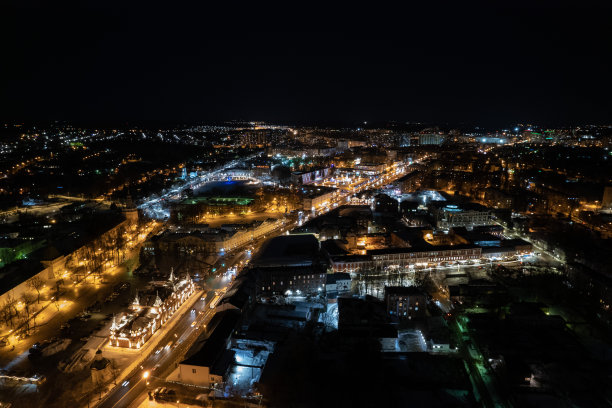 夜晚喜庆的城市鸟瞰图,街道,灯火通明图片 夜晚喜庆的城市鸟瞰图,街道,灯火通明图片下载