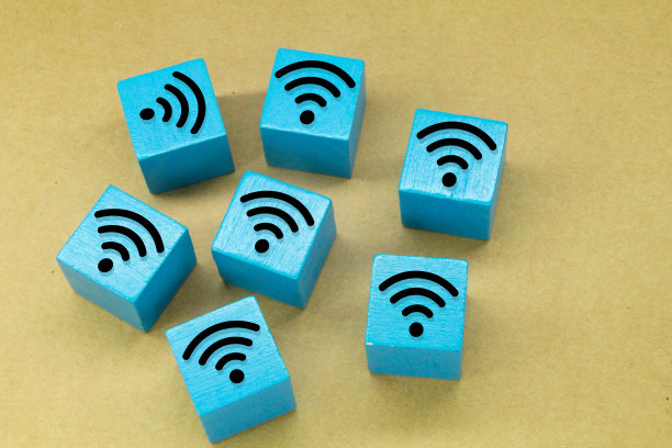彩色立方体wifi图标在分散的状态。无线网络的概念图片 彩色立方体wifi图标在分散的状态。无线网络的概念图片下载