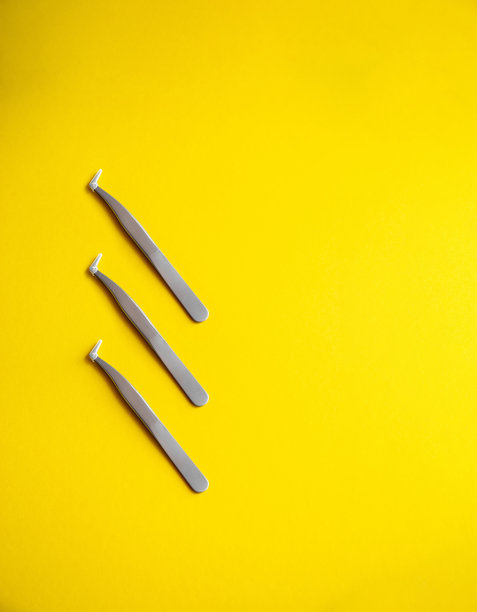 不同的工具睫毛延伸与空间的铭文和照顾他们。图片 不同的工具睫毛延伸与空间的铭文和照顾他们。图片下载