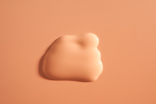 米色质地的化妆霜。化妆品乳液的背景。乳霜护肤品特写。米色乳液,保湿霜。高质量照片图片 米色质地的化妆霜。化妆品乳液的背景。乳霜护肤品特写。米色乳液,保湿霜。高质量照片图片下载